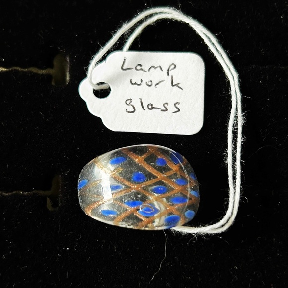 RING, HANDBLOWN GLASS WITH ROYAL BLUE OVALS AND SHINY GOLD COLOUR CROSSHATCH, - Picture 1 of 3